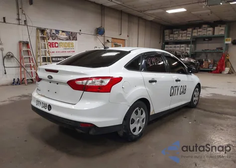 2013 Ford Focus S из США, поврежденный, VIN 1FADP3E29DL148702